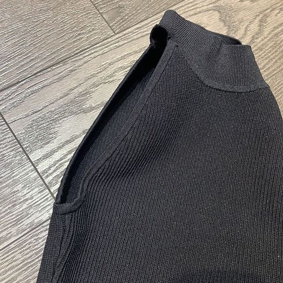 ARITZIA | Babaton Sculpt Knit Mockneck Halter Top - Picture 5 of 13